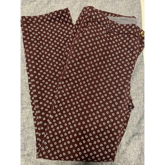 TOMMY HILFIGER PANTS- WOMENS- SIZE 8 - BURGUNDY -FLORAL DESIGN-PERFECT CONDITION - Picture 3 of 7